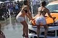 Sexy Car Wash alle prese con il lavaggio della vettura